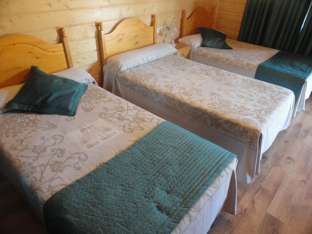 Motel San Isidro Villarrubio Kültér fotó
